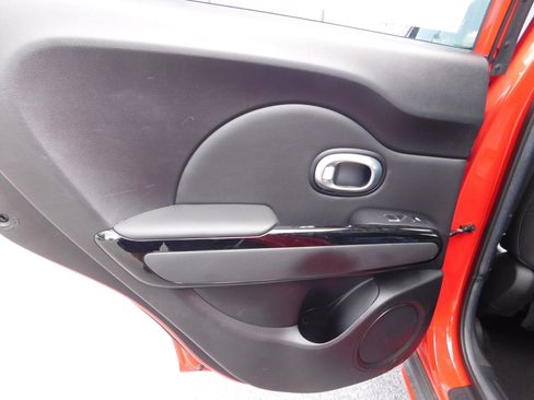 Used 2018 Kia Soul ! w/ Tech Package FWD image 7