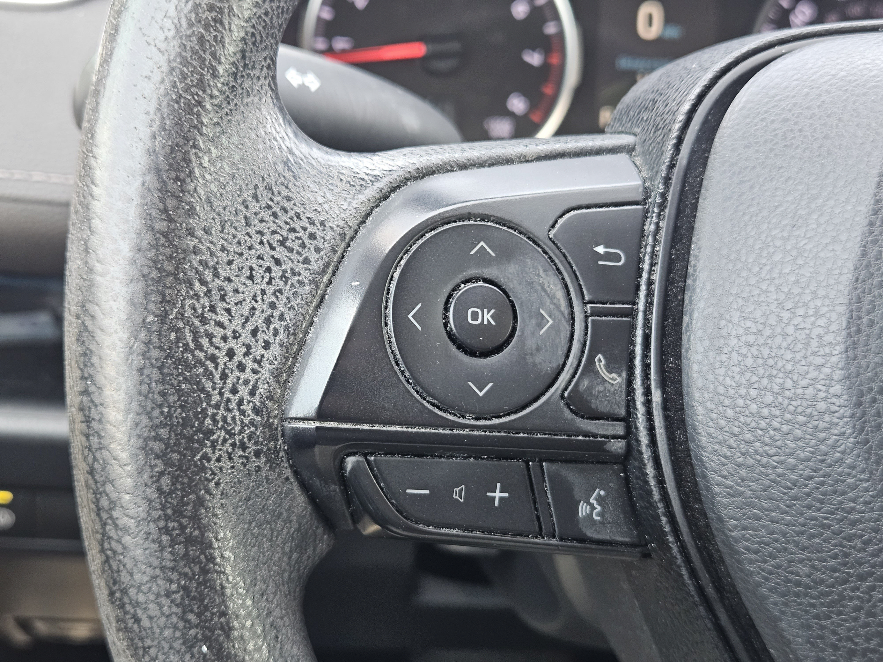 Used 2019 Toyota RAV4 LE FWD image 26