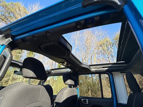 Used 2022 Jeep Wrangler Unlimited Sport w/ Sun And Sound Package image 27