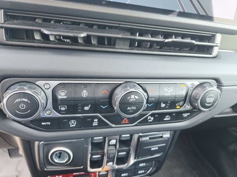 Used 2024 Jeep Gladiator Mojave AWD/4WD image 34
