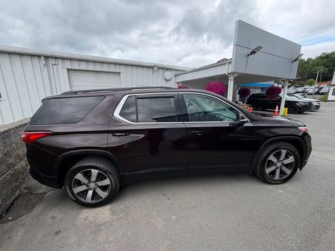 Used 2021 Chevrolet Traverse LT w/ LT Premium Package FWD image 6
