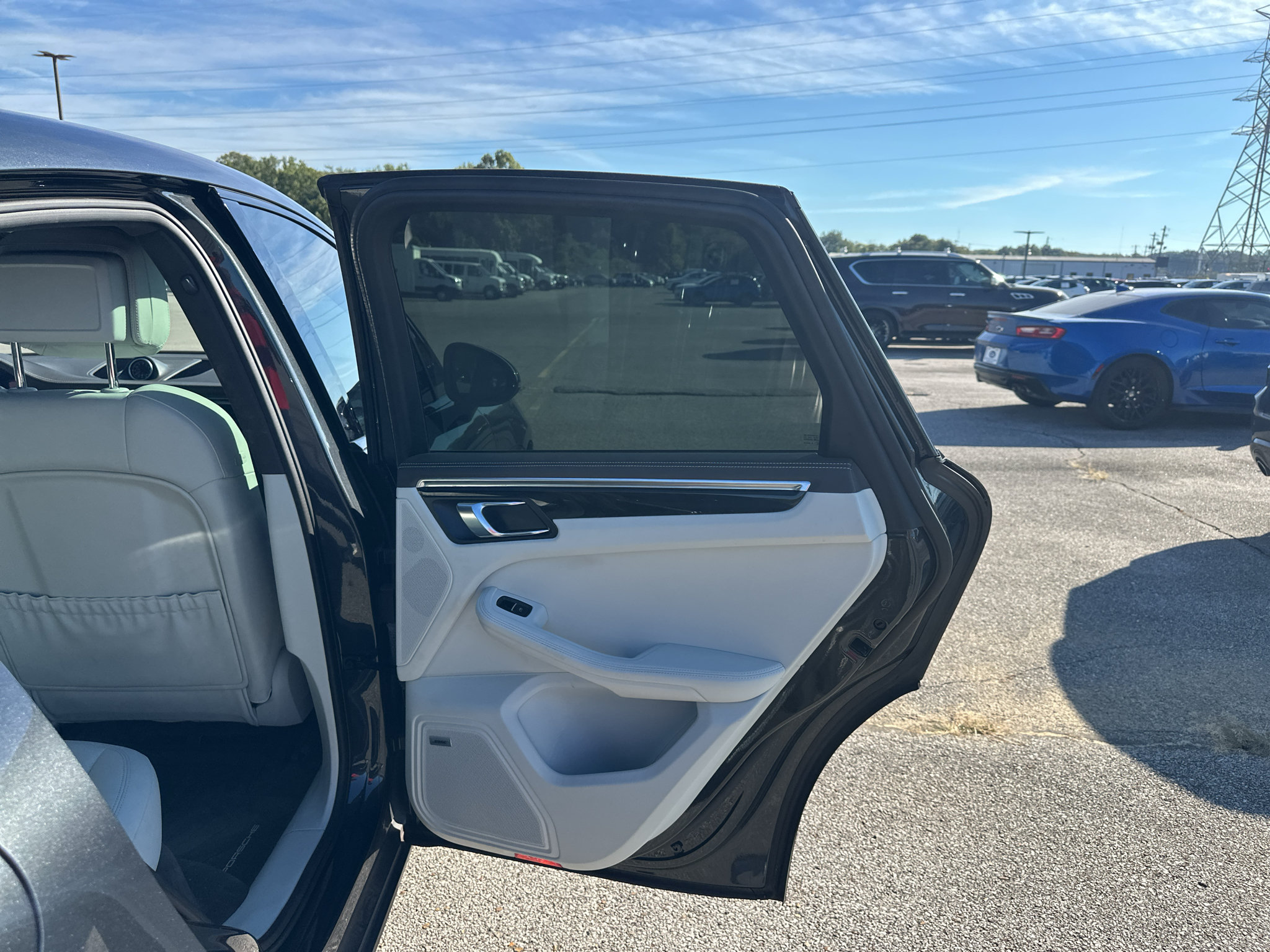 Used 2020 Porsche Macan S AWD/4WD image 30