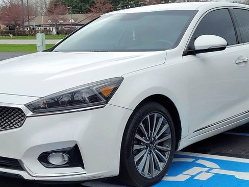 Used 2017 Kia Cadenza Premium w/ Luxury Package image 1