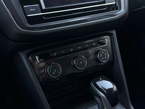 Used 2022 Volkswagen Tiguan S image 29