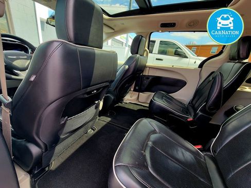 Used 2023 Chrysler Pacifica Limited image 6