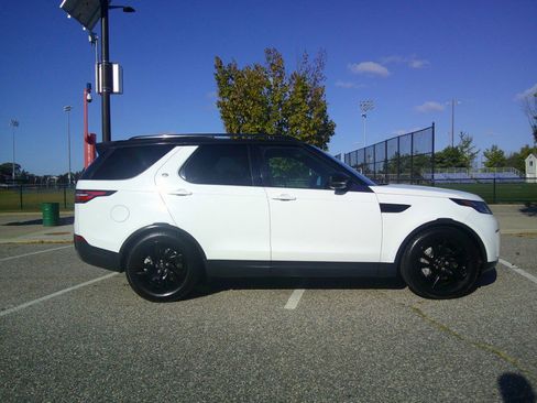 Used 2018 Land Rover Discovery HSE image 34