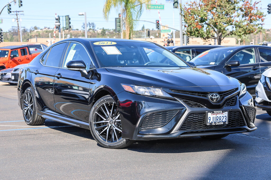 Certified 2024 Toyota Camry SE w/ Convenience Package FWD image 1