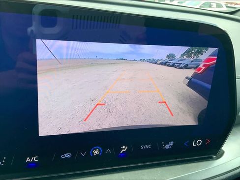 Used 2025 Chevrolet Traverse LT FWD image 27