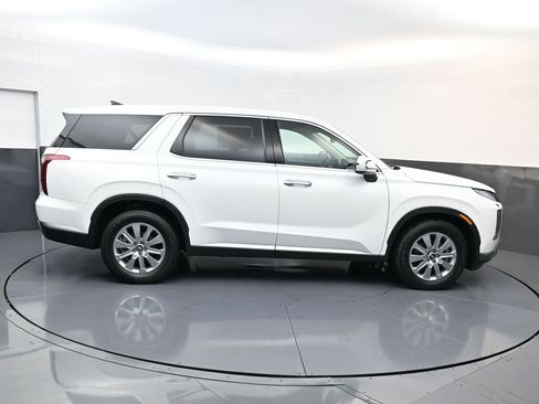 Used 2025 Hyundai Palisade SE image 3