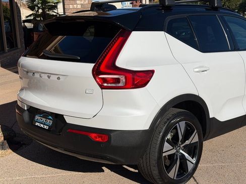 Used 2022 Volvo XC40 P8 Recharge image 16