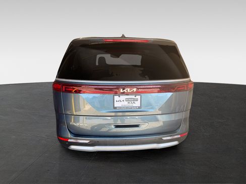 Used 2024 Kia Carnival EX FWD image 4