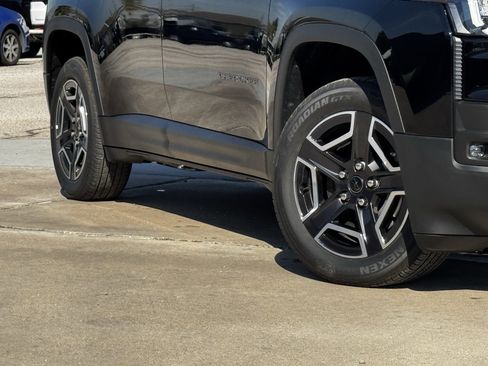 New 2026 Jeep Cherokee Laredo image 12