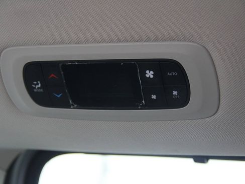 Used 2024 Chrysler Pacifica Touring-L FWD image 17
