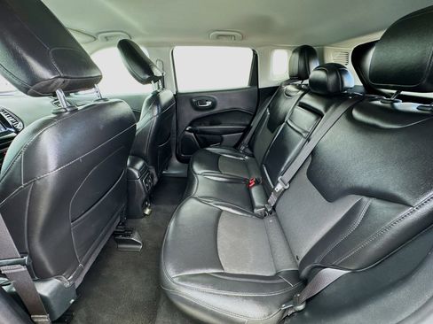 Used 2019 Jeep Compass Latitude FWD image 15