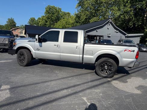 Used 2014 Ford F250 Lariat w/ Lariat Interior Package image 11