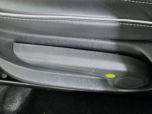 Used 2022 Hyundai Venue Limited image 13