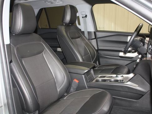 Used 2022 Ford Explorer Limited w/ Limited Technology Package image 25