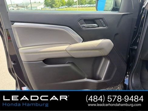 Used 2024 Chevrolet Colorado ZR2 w/ Technology Package AWD/4WD image 22
