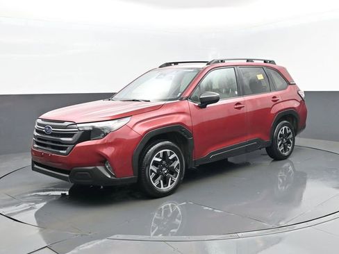 Used 2025 Subaru Forester Premium image 2