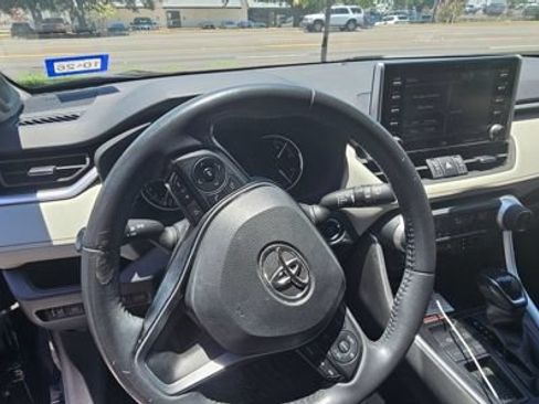 Used 2019 Toyota RAV4 Limited w/ Advanced Technology Package FWD image 9