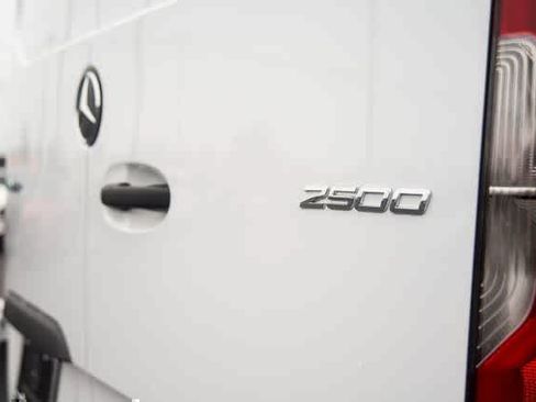 Used 2025 Mercedes-Benz Sprinter 2500 image 16