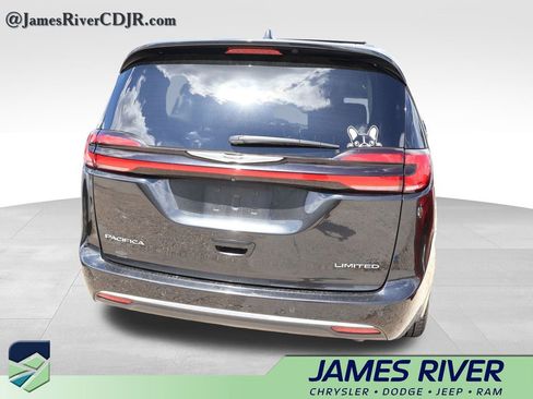Used 2022 Chrysler Pacifica Limited FWD image 14