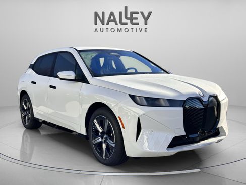 Used 2026 BMW iX xDrive45 w/ Premium Package image 6