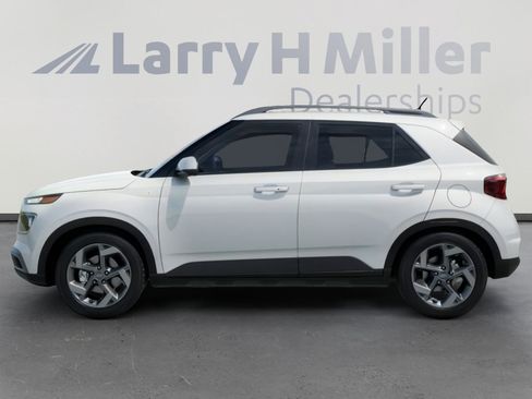 New 2026 Hyundai Venue SEL FWD image 3