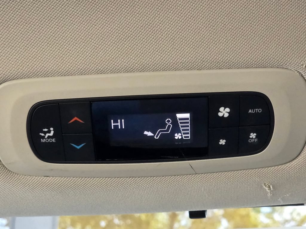 Used 2020 Chrysler Pacifica Touring FWD image 21