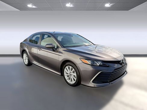 Used 2024 Toyota Camry LE FWD image 7