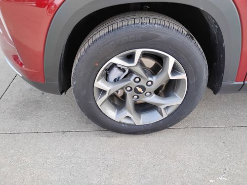 Used 2025 Chevrolet Trax LT w/ LT Convenience Package image 22