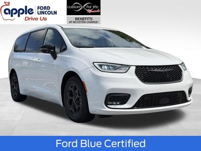 Used 2024 Chrysler Pacifica Limited