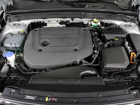 Certified 2026 Volvo XC40 B5 Plus w/ Protection Package Premier image 24