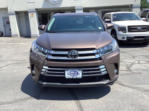 Used 2017 Toyota Highlander Limited AWD/4WD image 5