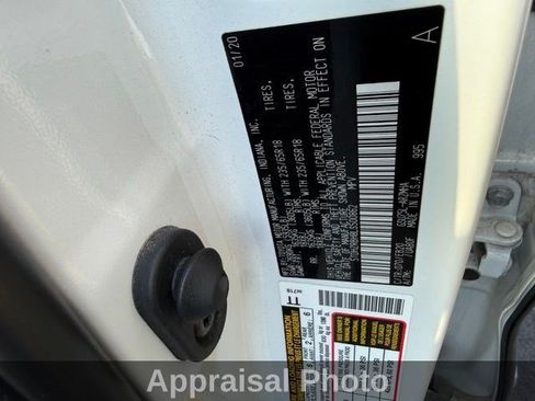 Used 2020 Toyota Highlander XLE AWD/4WD image 11