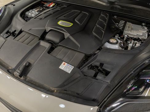 Used 2021 Porsche Cayenne Turbo S image 77