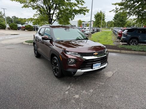 Used 2022 Chevrolet TrailBlazer LT w/ Convenience Package AWD/4WD image 3