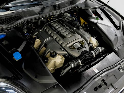 Used 2016 Porsche Cayenne Turbo S image 58