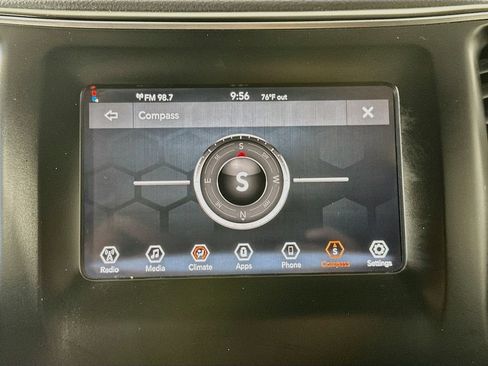 Used 2019 Jeep Cherokee Latitude Plus FWD image 19