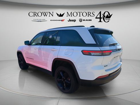 Used 2022 Jeep Grand Cherokee Altitude AWD/4WD image 9