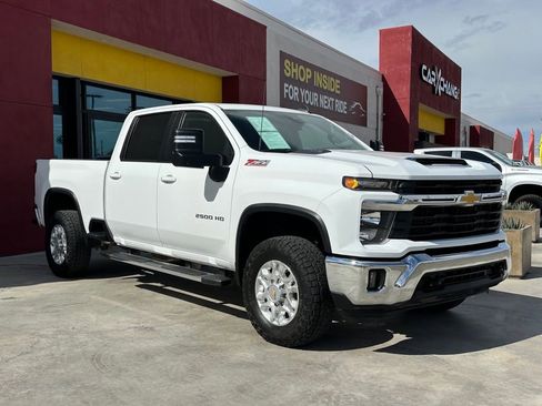 Used 2024 Chevrolet Silverado 2500 LT AWD/4WD image 9