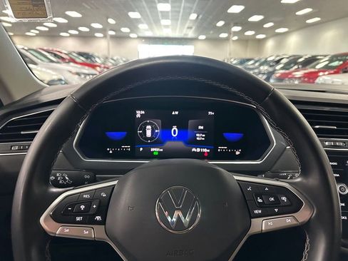 Used 2022 Volkswagen Tiguan SE image 17