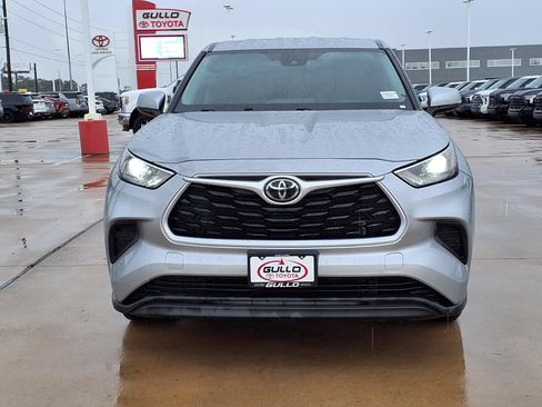 Used 2022 Toyota Highlander L FWD image 4