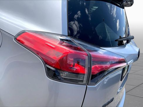 Used 2018 Toyota RAV4 XLE FWD image 27
