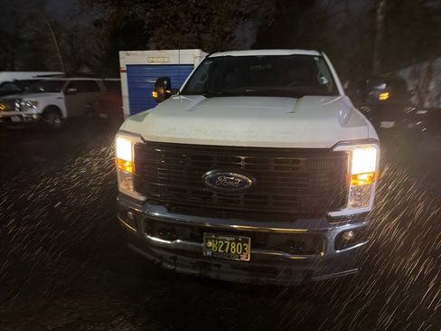 Used 2024 Ford F250 XL w/ XL Chrome Package image 2