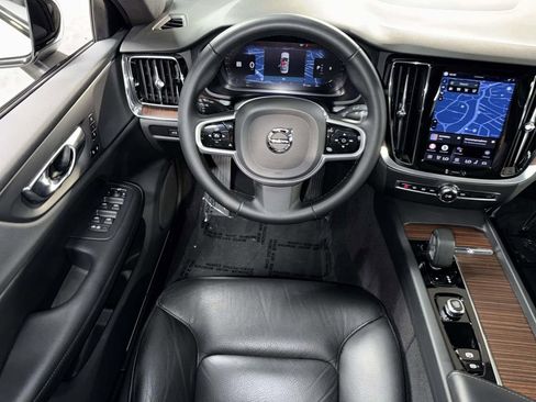 Used 2023 Volvo S60 B5 Plus w/ Climate Package FWD image 4