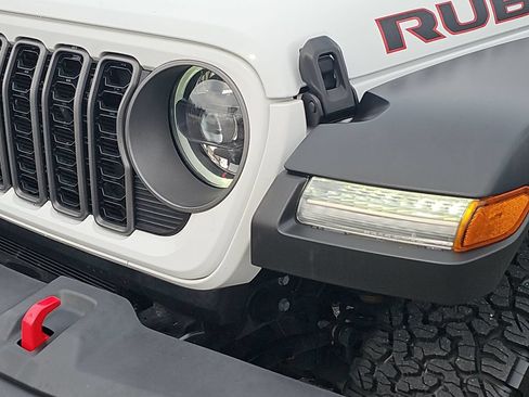 Used 2025 Jeep Wrangler Unlimited Rubicon AWD/4WD image 29