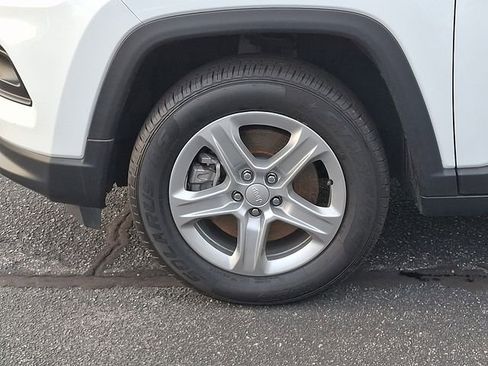 Used 2024 Jeep Compass Latitude image 8