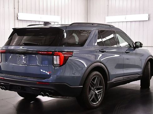 Used 2025 Ford Explorer ST AWD/4WD image 7