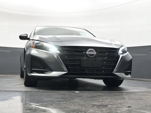 Used 2025 Nissan Altima 2.5 SV FWD image 31